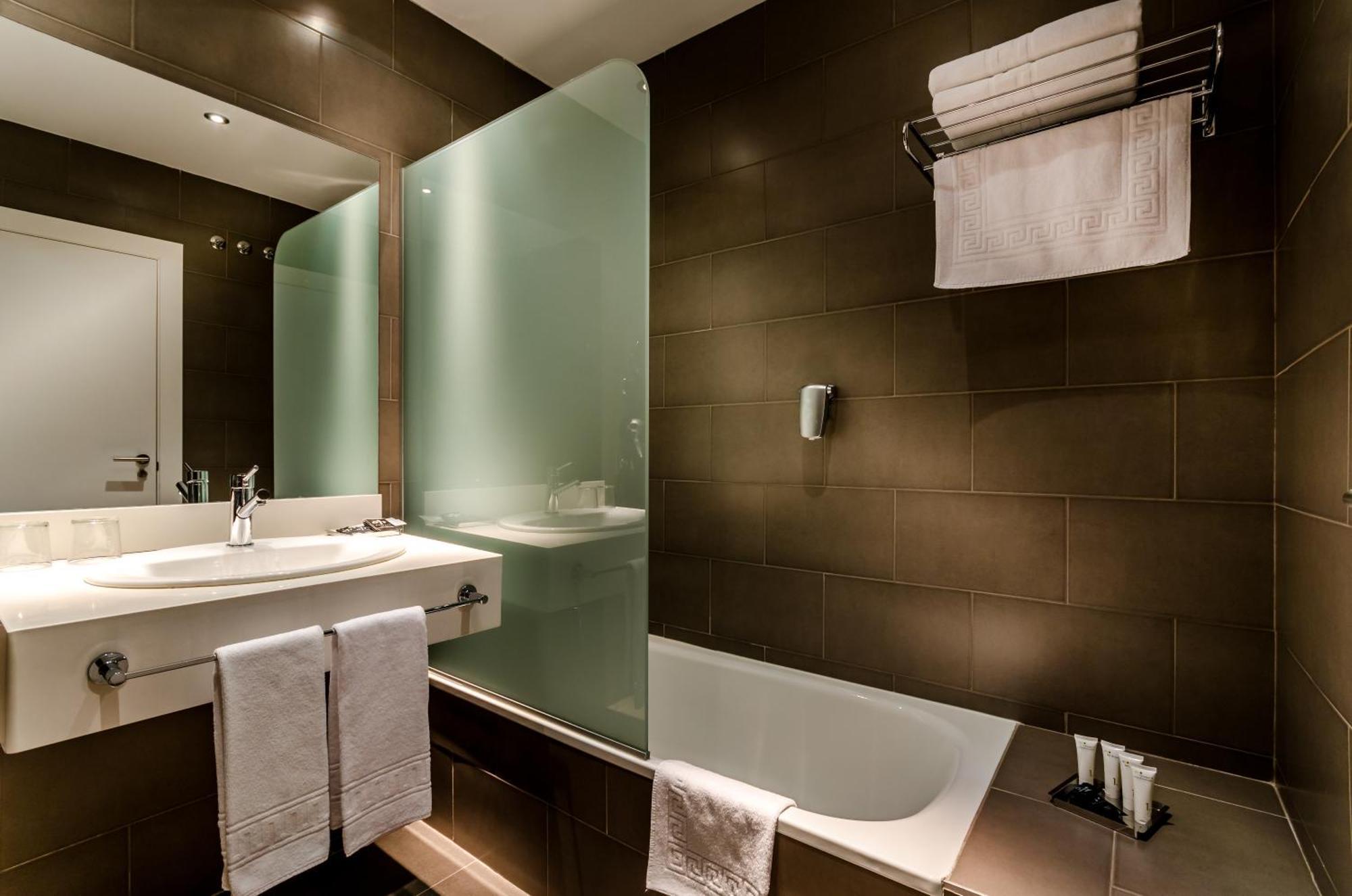 Junior Suite with Extra Large Double Bed,1472048881:JPEG